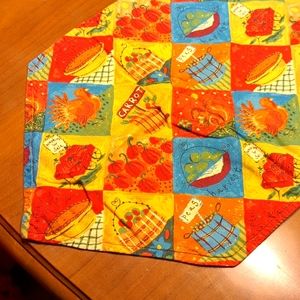 Reversible table runner
